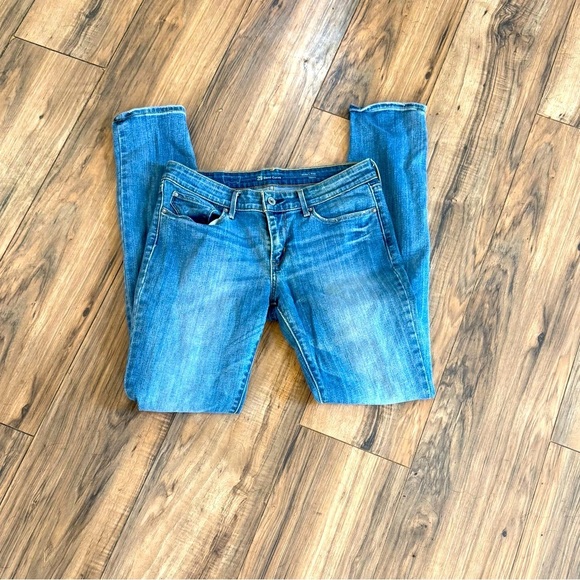 Levi's Denim - Classic Levi’s Demi Curve Skinny Jeans! EUC